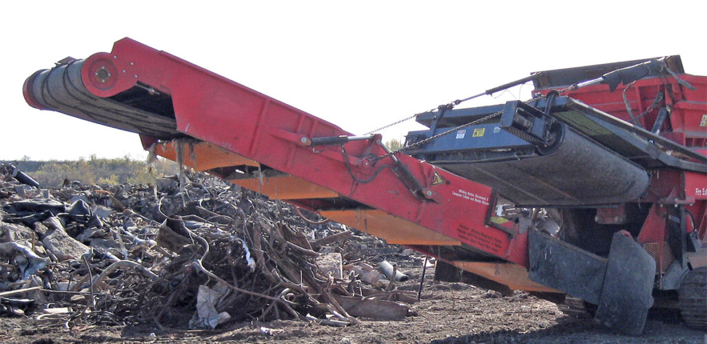 Portable concrete recycling plant with Self-cleaning permanent magnetic separator